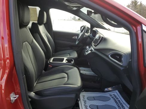 New 2026 Chrysler Pacifica Select image 23