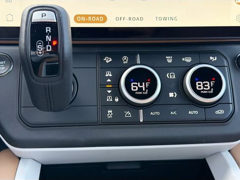 New 2026 Land Rover Defender 130 X-Dynamic SE image 35