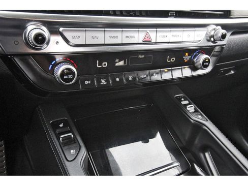 Used 2022 Kia Telluride SX w/ Towing Package FWD image 29
