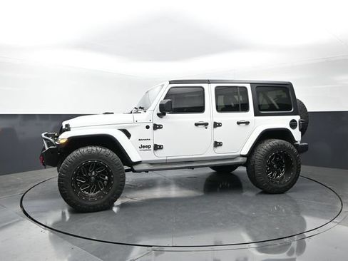 Used 2019 Jeep Wrangler Unlimited Sahara AWD/4WD image 3