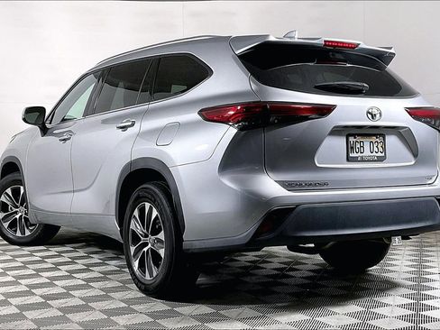 Used 2021 Toyota Highlander XLE FWD image 13
