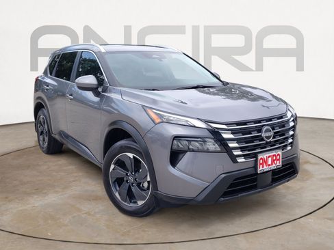 Used 2025 Nissan Rogue SV w/ SV Premium Package FWD image 4