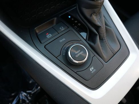Certified 2025 Toyota RAV4 LE AWD/4WD image 17