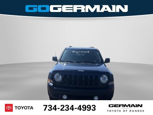 Used 2017 Jeep Patriot Sport w/ Power Value Group FWD image 2