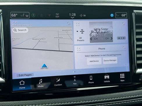 Certified 2025 Chrysler Pacifica Limited FWD image 29