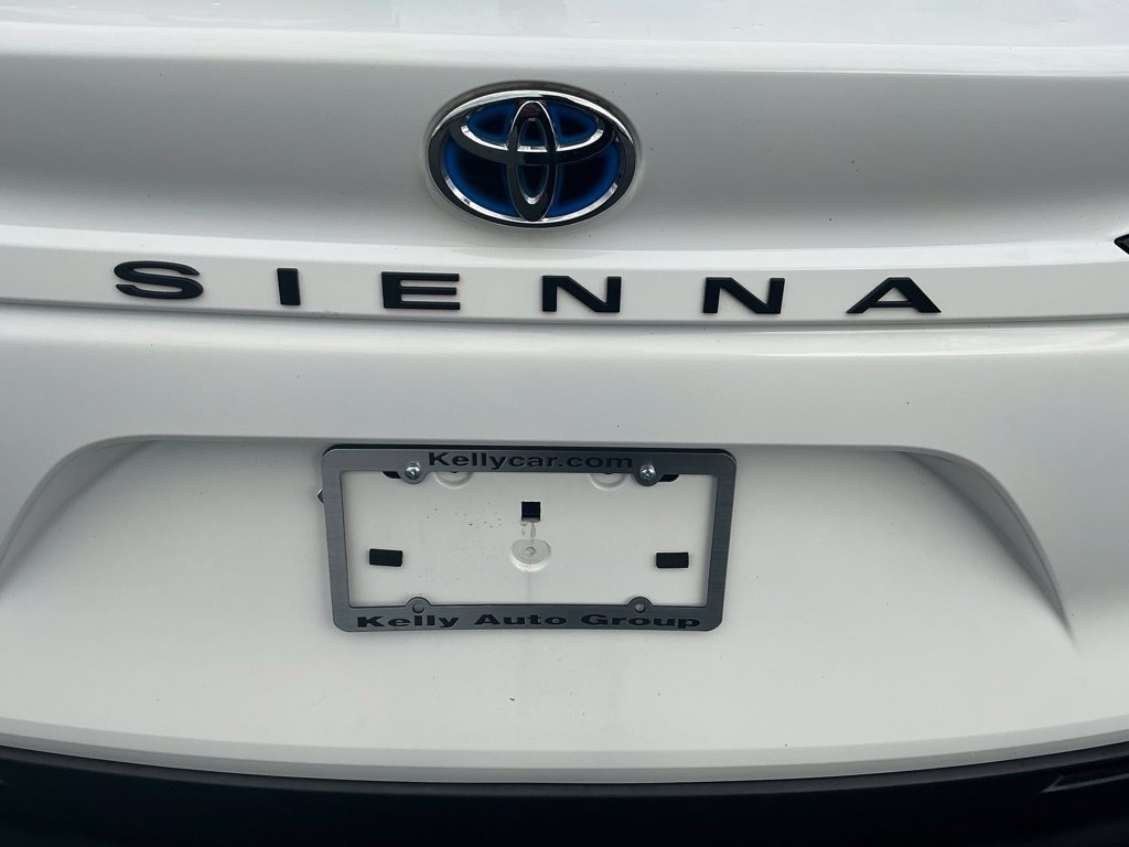 Used 2024 Toyota Sienna LE AWD/4WD image 32
