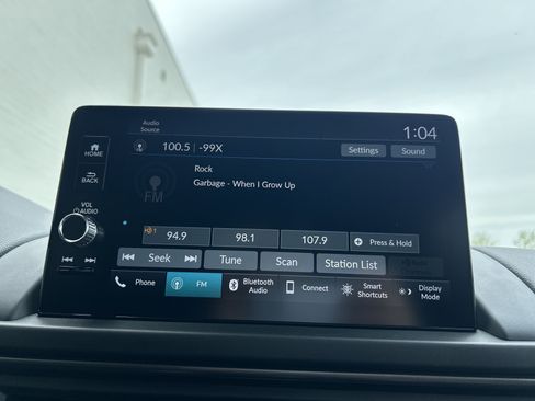 Used 2025 Honda Pilot TrailSport image 2