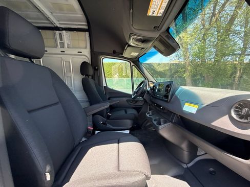 Used 2024 Mercedes-Benz Sprinter 3500 image 20