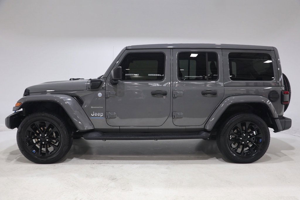 Used 2023 Jeep Wrangler Unlimited Sahara w/ Cold Weather Group AWD/4WD image 8