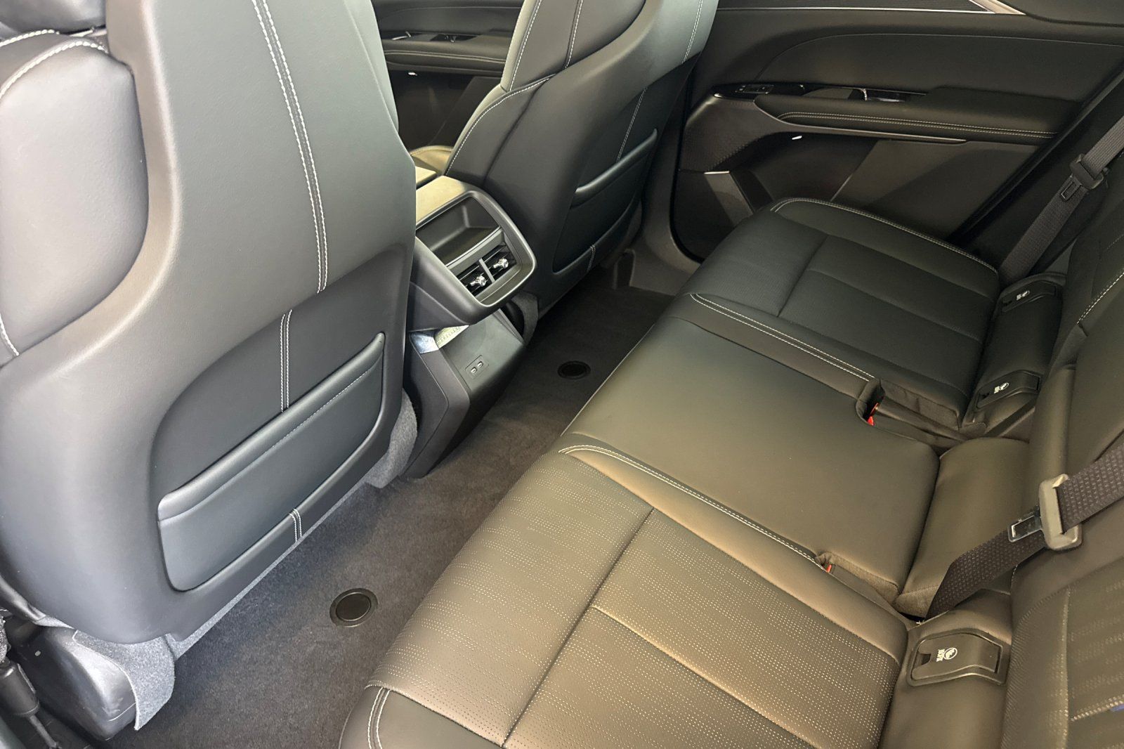 Certified 2024 Cadillac Lyriq Luxury RWD image 13