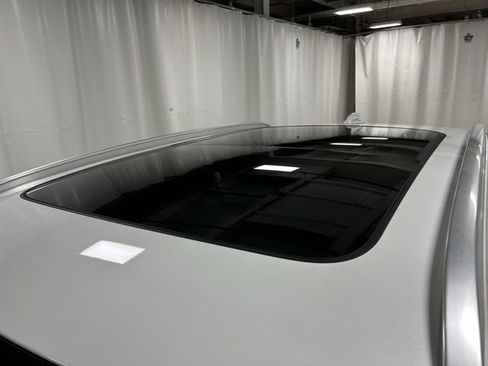 Certified 2025 Volvo XC40 B5 Core image 5