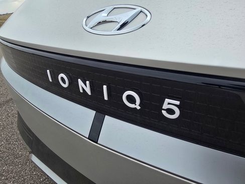 Used 2023 Hyundai Ioniq 5 SEL image 11