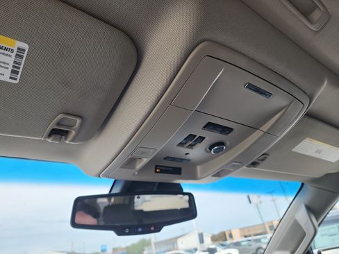 Used 2017 Chevrolet Suburban LT RWD image 31