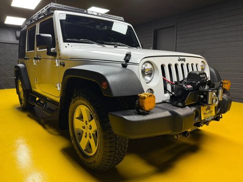 Used 2018 Jeep Wrangler Unlimited Sport S AWD/4WD image 3