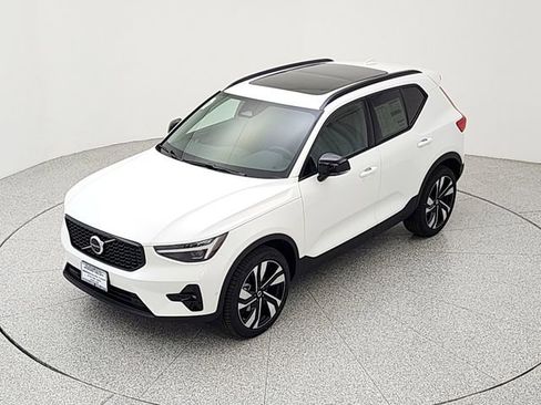 New 2026 Volvo XC40 B5 Plus w/ Protection Package Premier AWD/4WD image 13