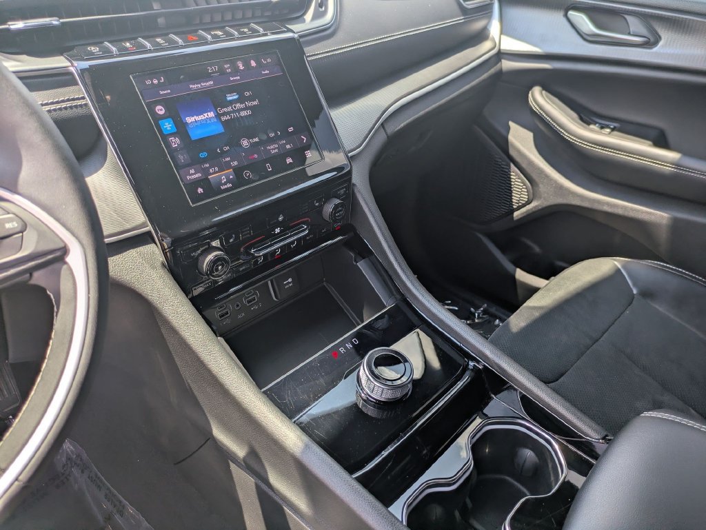 Used 2023 Jeep Grand Cherokee Altitude RWD image 21