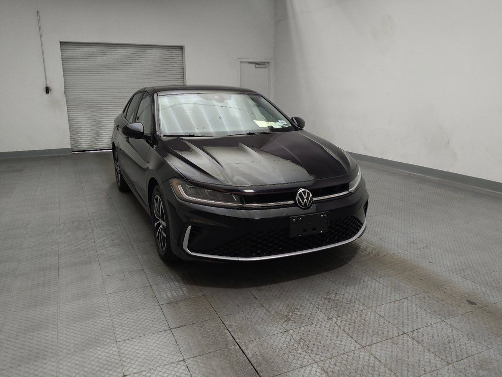 Used 2025 Volkswagen Jetta SE FWD image 14