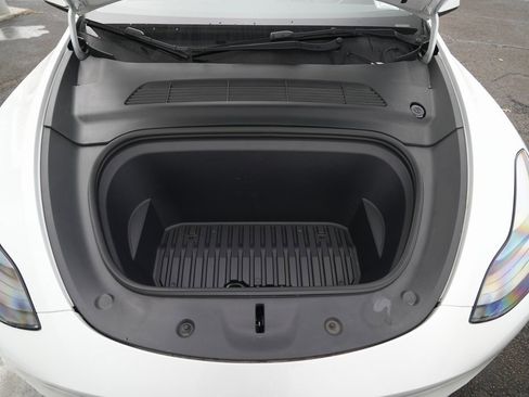 Used 2022 Tesla Model Y Long Range image 17