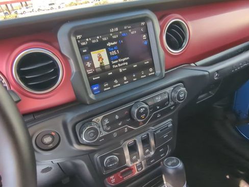 Used 2023 Jeep Wrangler Rubicon w/ LED Lighting Group AWD/4WD image 40