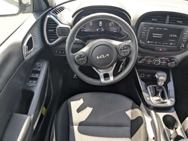 Used 2025 Kia Soul LX w/ LX Technology Package FWD image 15