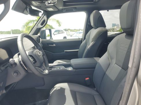 Used 2025 Lexus GX 550 w/ Accessory Package (CT) AWD/4WD image 17