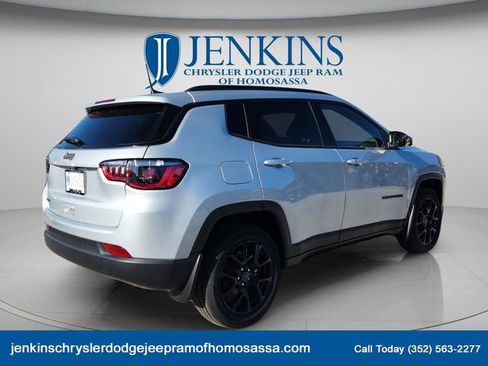 New 2026 Jeep Compass Latitude image 2