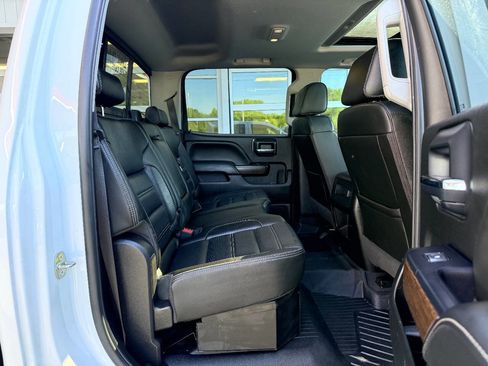 Used 2019 GMC Sierra 2500 Denali w/ Duramax Plus Package AWD/4WD image 37