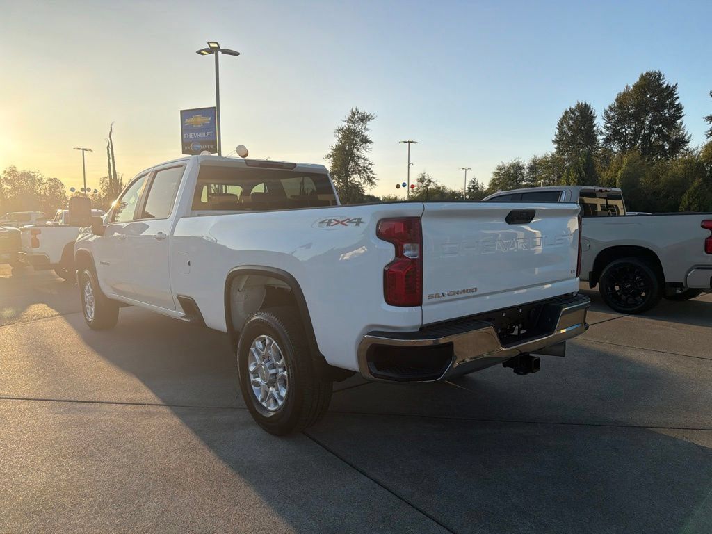 Used 2026 Chevrolet Silverado 3500 LT AWD/4WD image 3