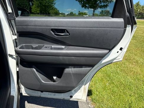 Used 2024 Nissan Pathfinder SV AWD/4WD image 13