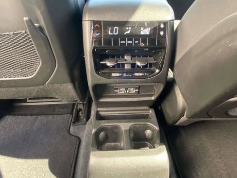 Used 2023 Jeep Grand Cherokee L Laredo image 13