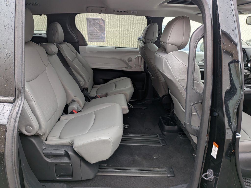 Used 2026 Toyota Sienna XLE FWD image 37