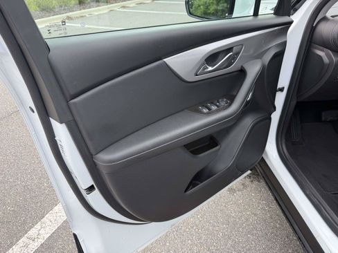 Used 2025 Chevrolet Blazer LT FWD image 17