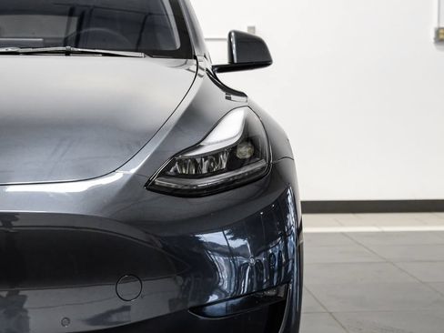 Used 2022 Tesla Model Y Long Range AWD/4WD image 45
