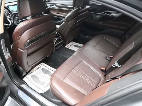 Used 2018 BMW 740i image 15