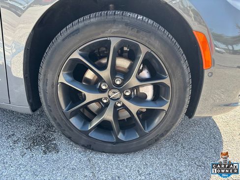 Used 2025 Chrysler Pacifica Limited AWD/4WD image 29