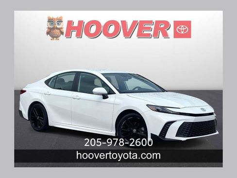 Used 2025 Toyota Camry SE FWD image 1