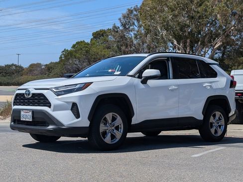 Used 2022 Toyota RAV4 XLE w/ Convenience Package FWD image 11