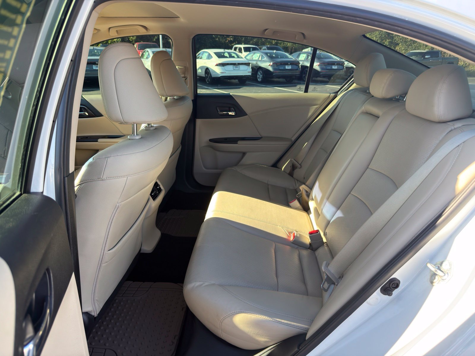 Used 2017 Honda Accord EX-L image 32