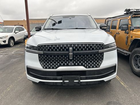 Used 2025 Lincoln Navigator L Reserve image 2