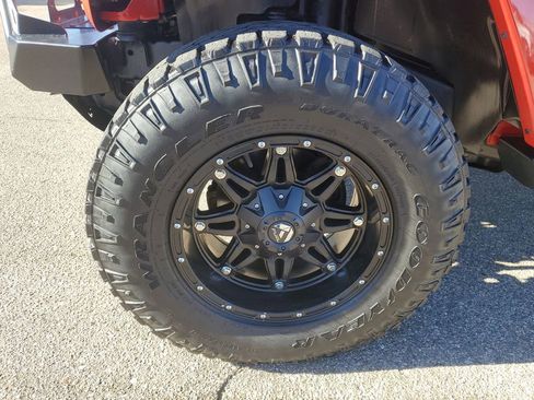 Used 2015 Jeep Wrangler Unlimited Sahara w/ Connectivity Group image 32