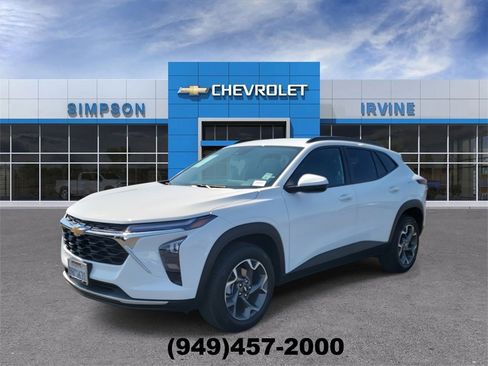 Used 2025 Chevrolet Trax LT w/ Driver Confidence Package image 4