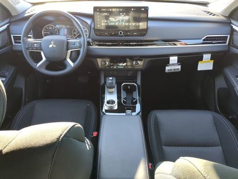 New 2026 Mitsubishi Outlander ES FWD image 14