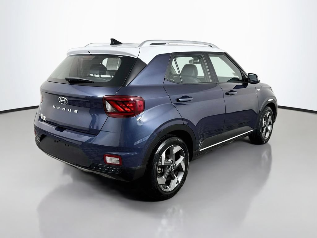 Used 2022 Hyundai Venue Limited FWD image 8
