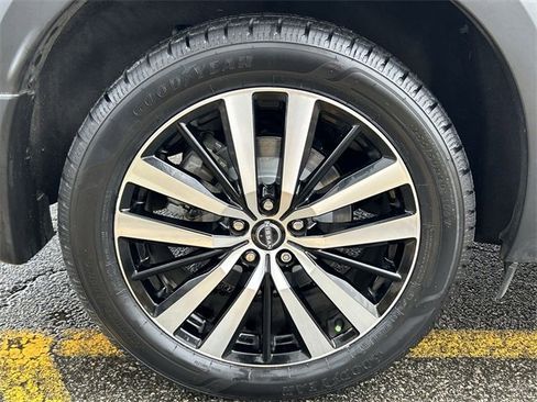 Used 2023 Nissan Pathfinder Platinum image 12