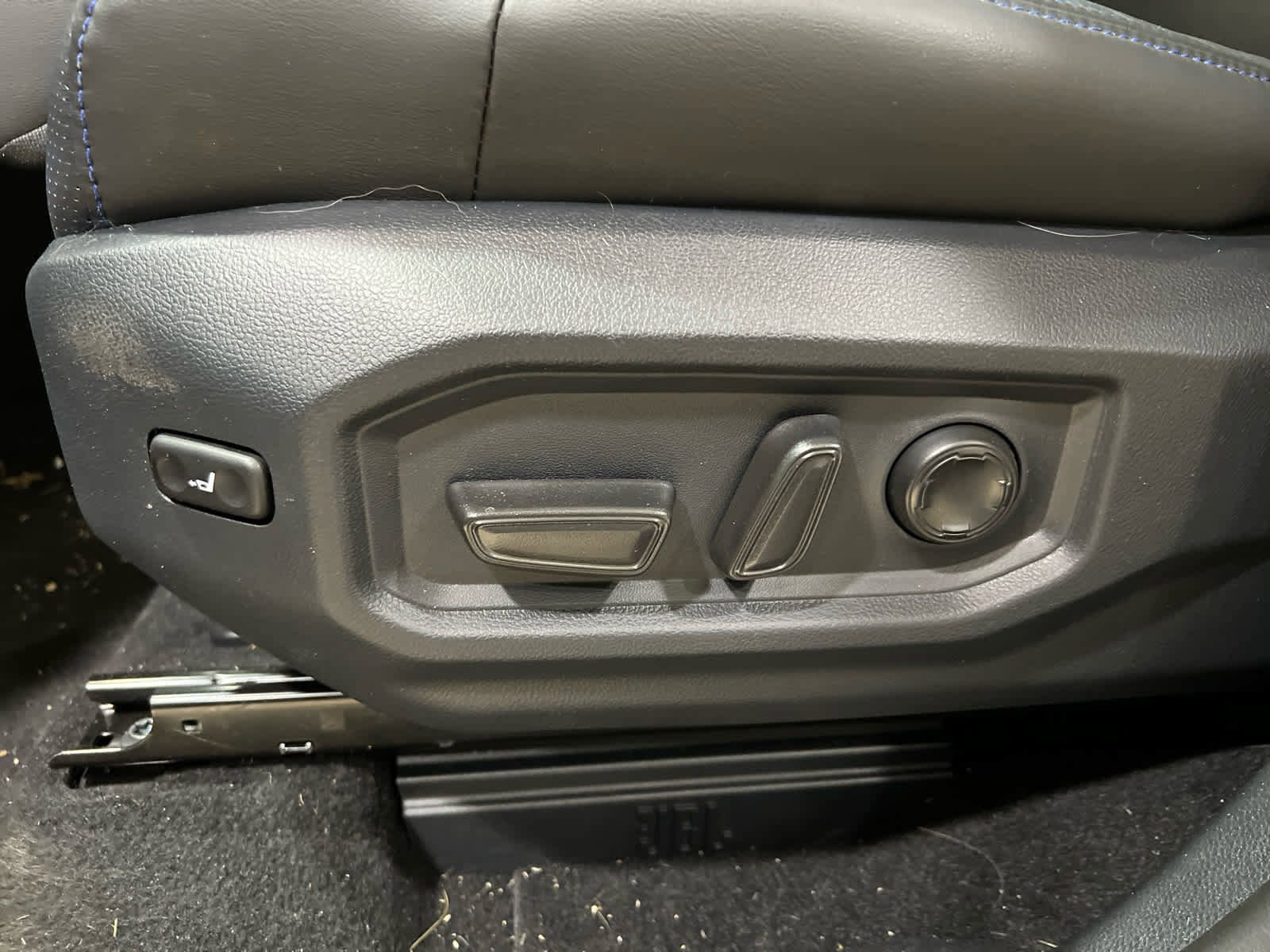 Used 2025 Toyota Sequoia Platinum AWD/4WD image 15