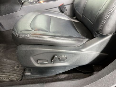 Used 2018 Ford Explorer XLT w/ Equipment Group 202A image 12