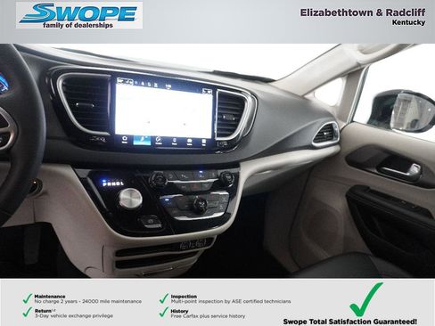 Certified 2024 Chrysler Pacifica Touring-L image 20