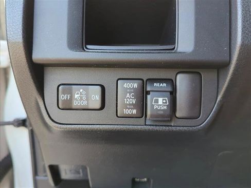 Used 2017 Toyota Tacoma Limited image 18