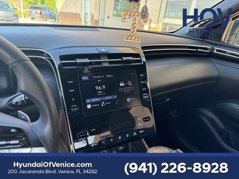 Used 2022 Hyundai Santa Cruz SEL Premium image 11