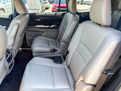 Used 2019 Honda Pilot Touring image 18